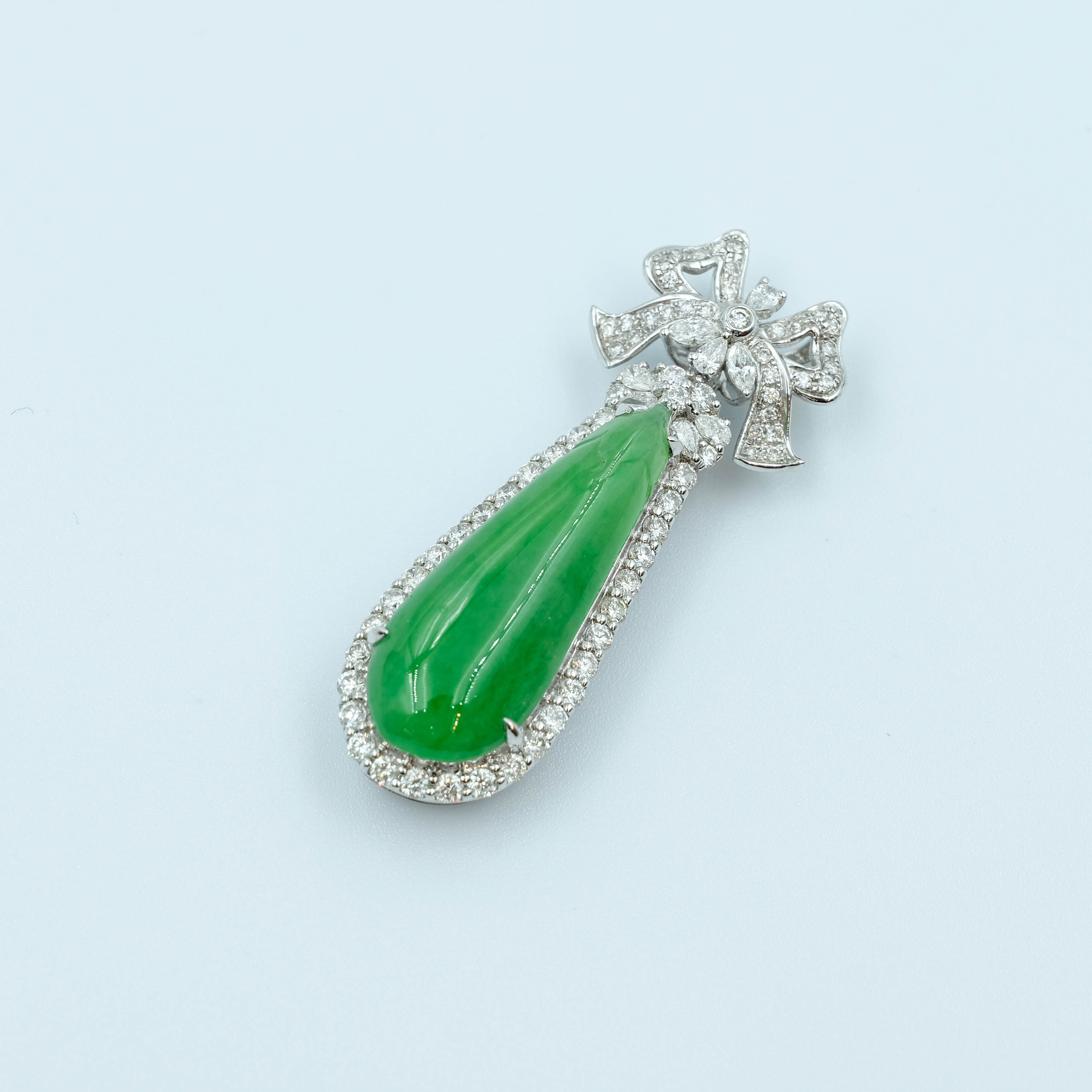 FuGua Pendant Jadeite Jade Vivid Green Translucent Grade A 18K White Gold Inlay