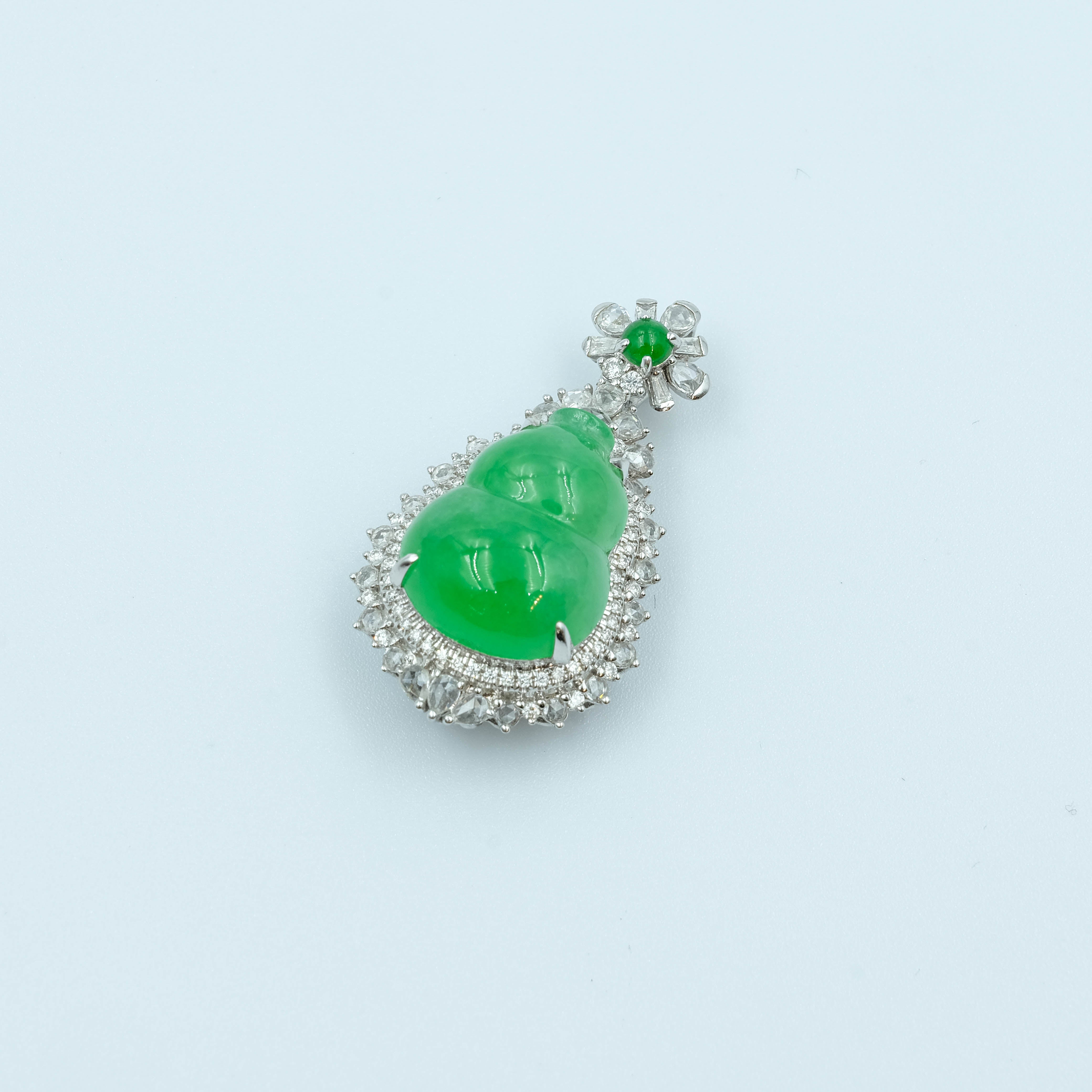 HuLu Pendant Jadeite Jade Vivid Green Translucent Grade A 18K White Gold Inlay