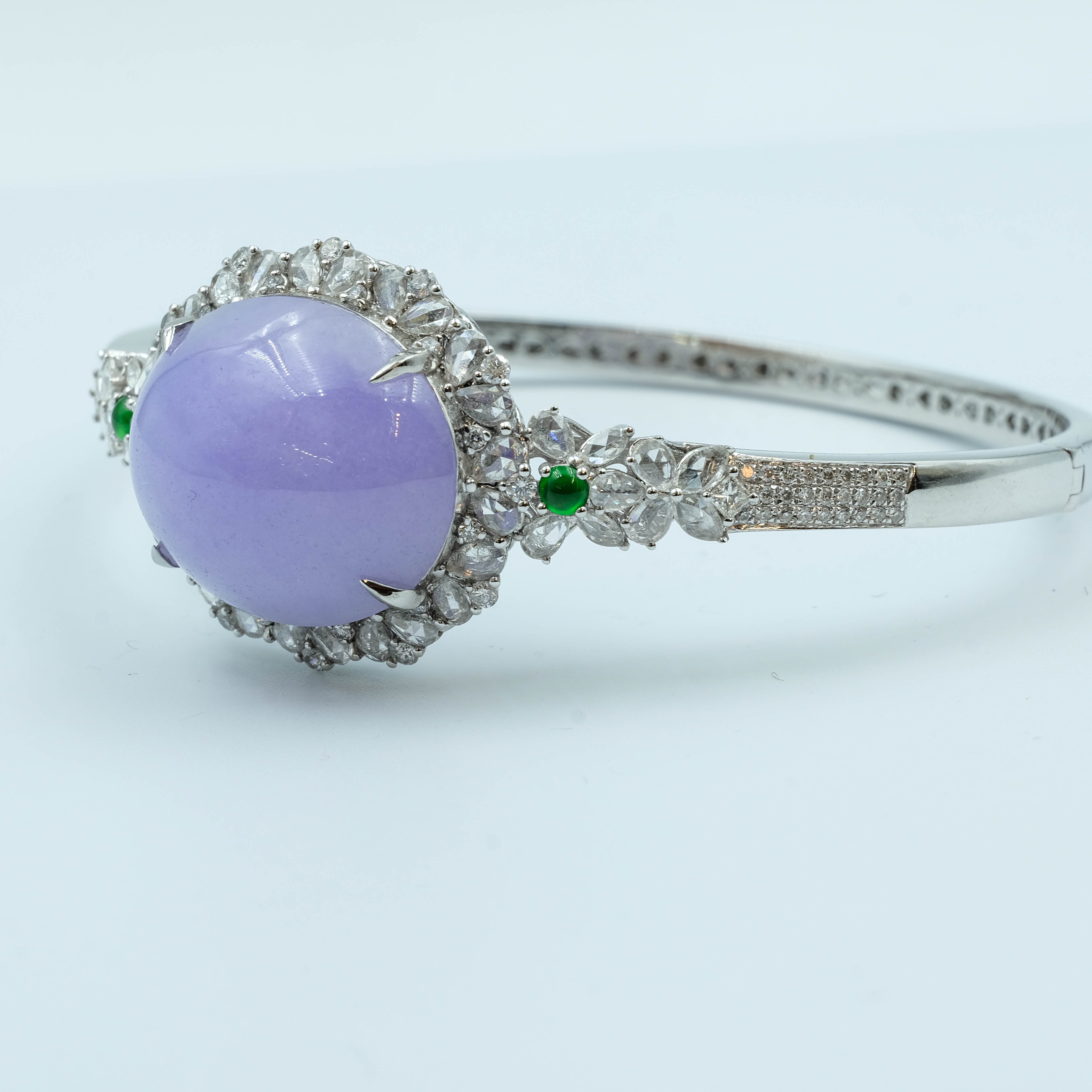 Oval Shape Jadeite Bangle Lavender Green 18k White Gold Natural Diamond Inlay