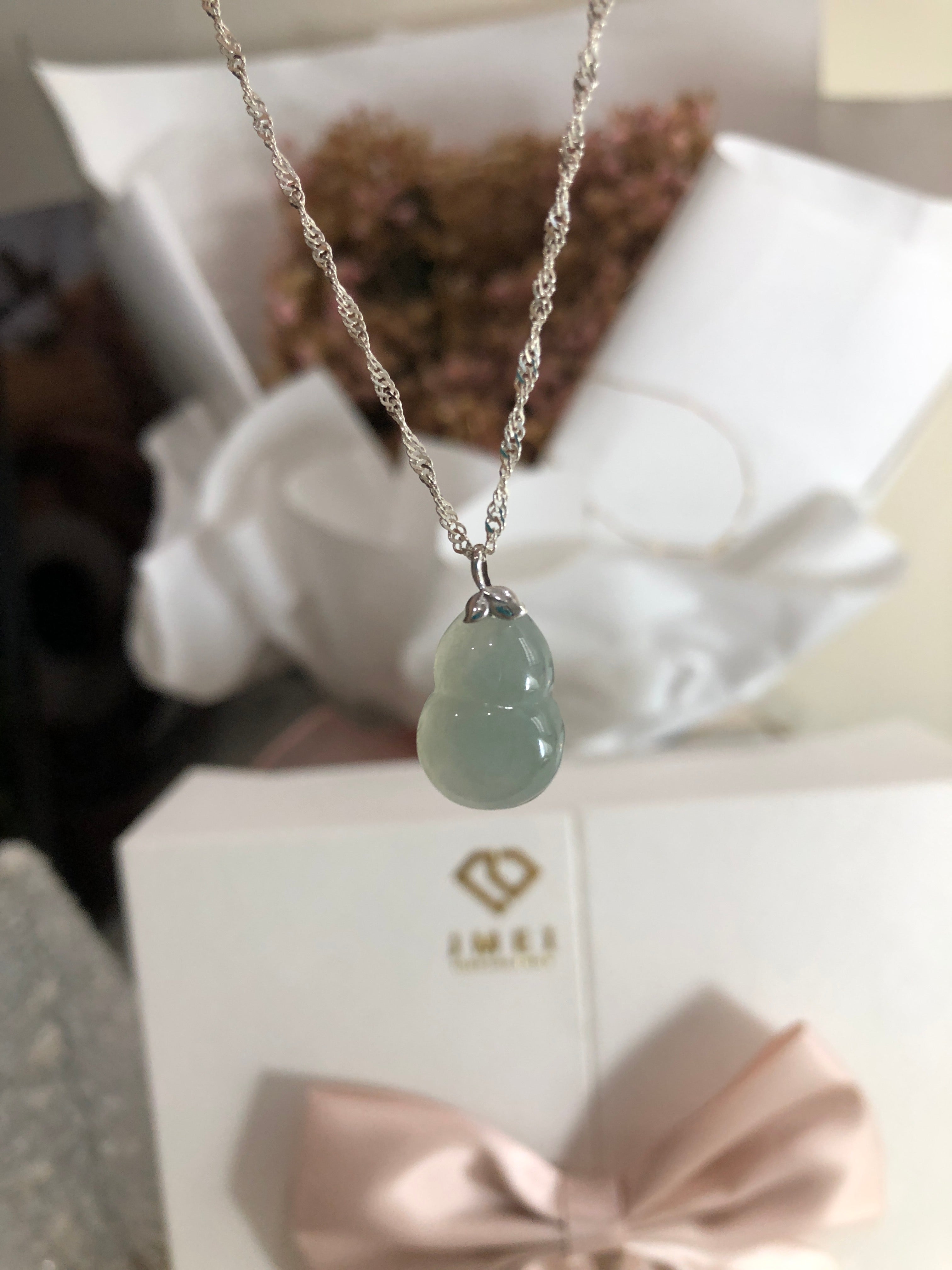 HuLu Pendant Light Green Translucent 18K White Gold Inlayed Natural Burmese Jadeite Grade A