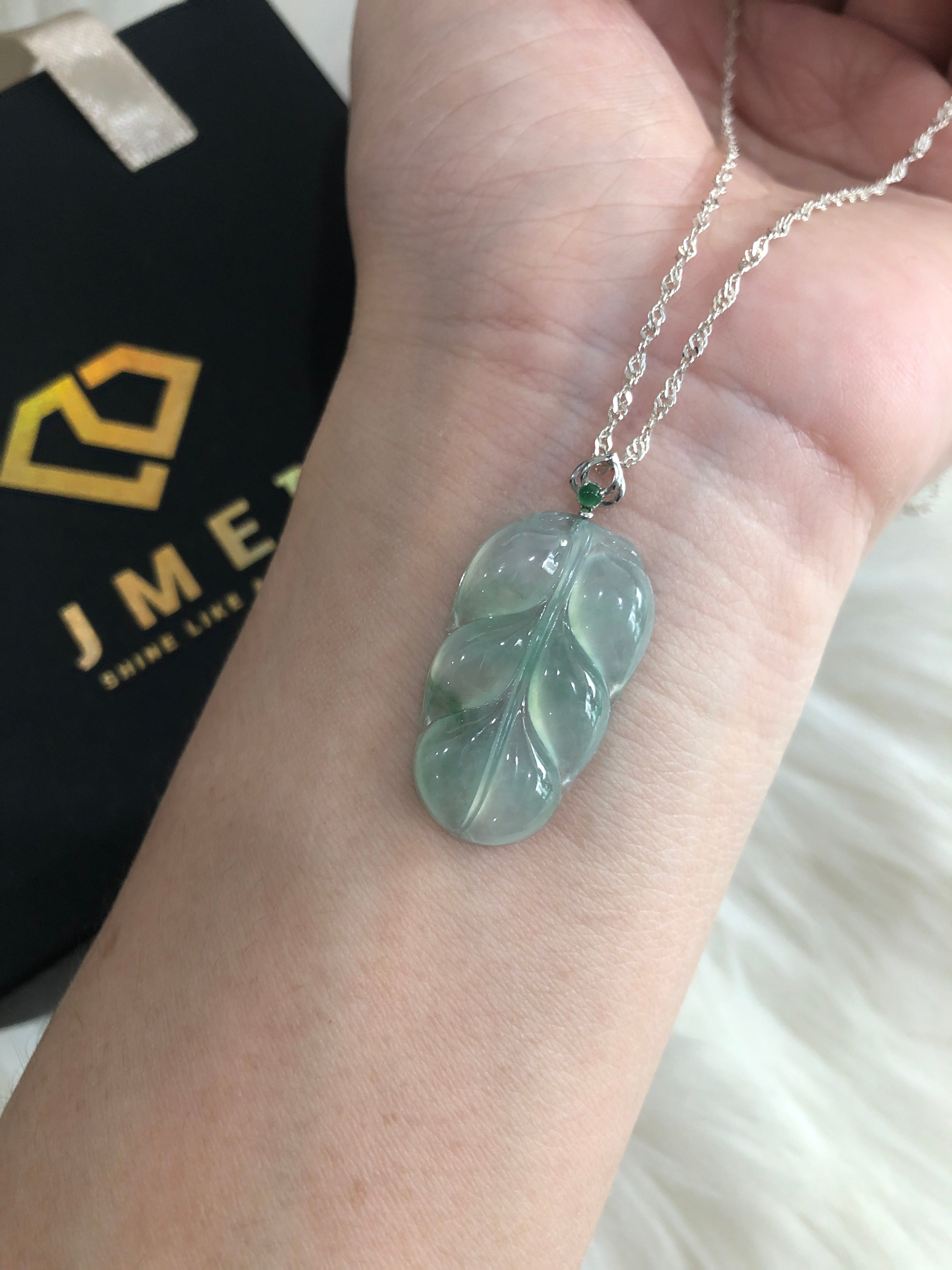 Leaf Pendant Light Green Translucent 18K White Gold Inlayed 23.2x9.85x2mm Natural Burmese Jadeite Grade A